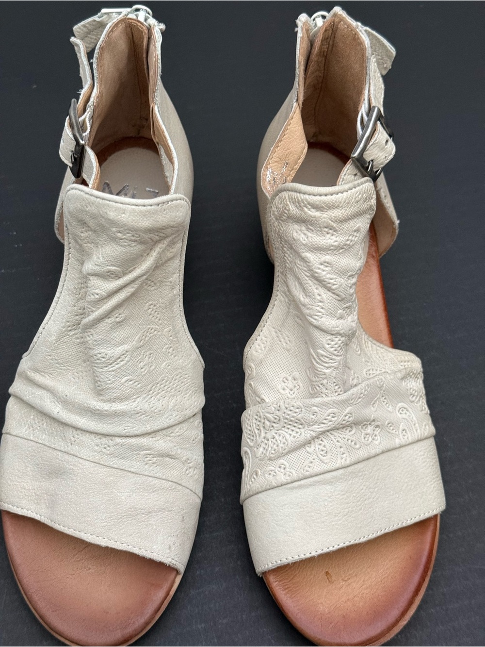 Miz Mooz Cream Leather Open-Toe Sandals Size 41 or 10 - Picture 10 of 11